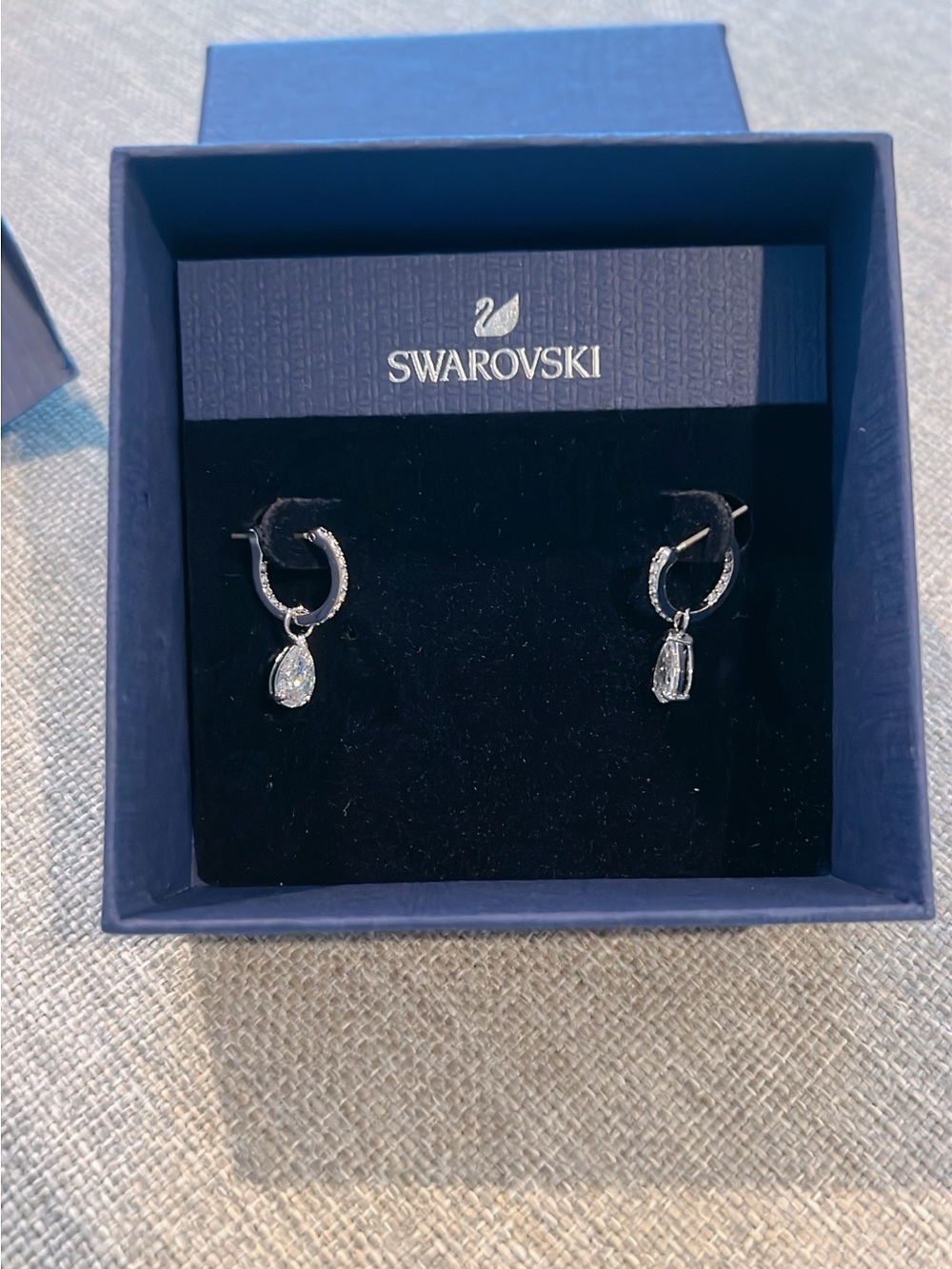 SWAROVSKI Stilla Attract drop earrings Pear cut, White, Rhodium plated - Picture 6 of 10